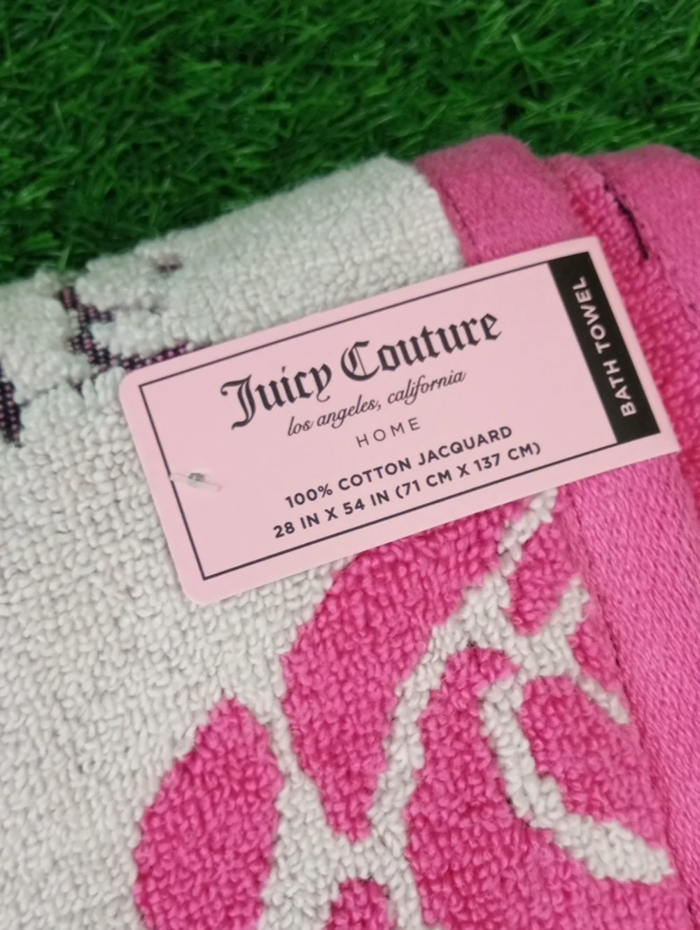🏠🍒 Juicy Couture Pink and White Rose Pattern Bath Towel